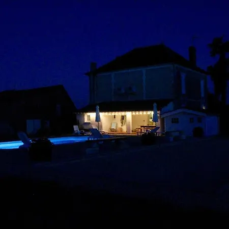 Casa vacanze Maison De Maitre En Dordogne Montpon-Menesterol