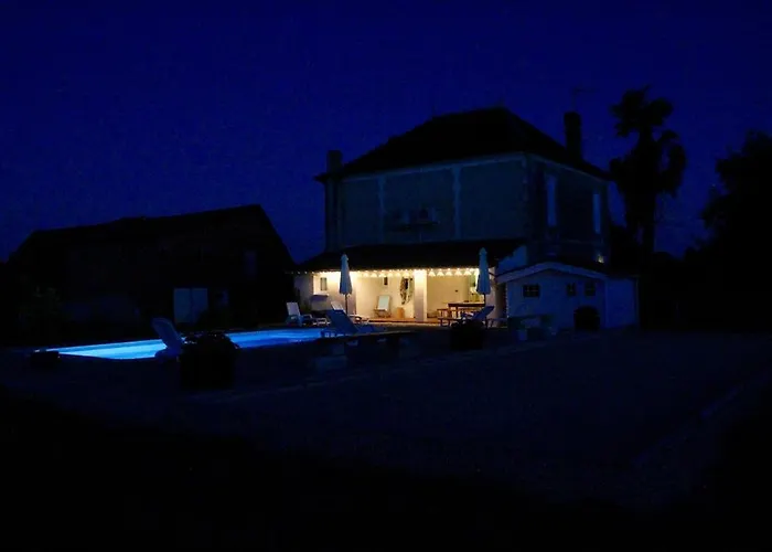 Дом отдыха Maison De Maitre En Dordogne Montpon-Menesterol